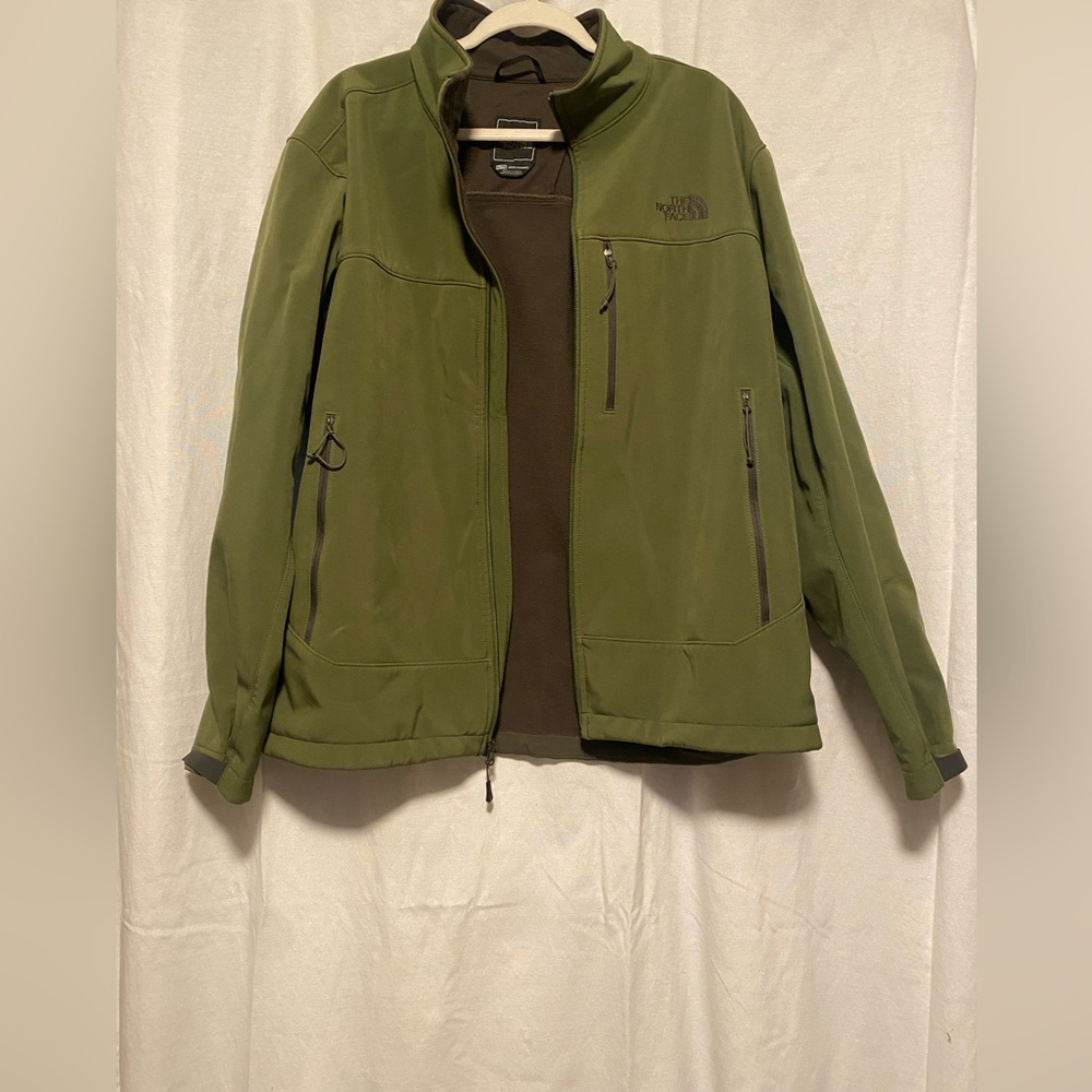The North Face Men's Olive Performance Jacket as is ( broken zipper)